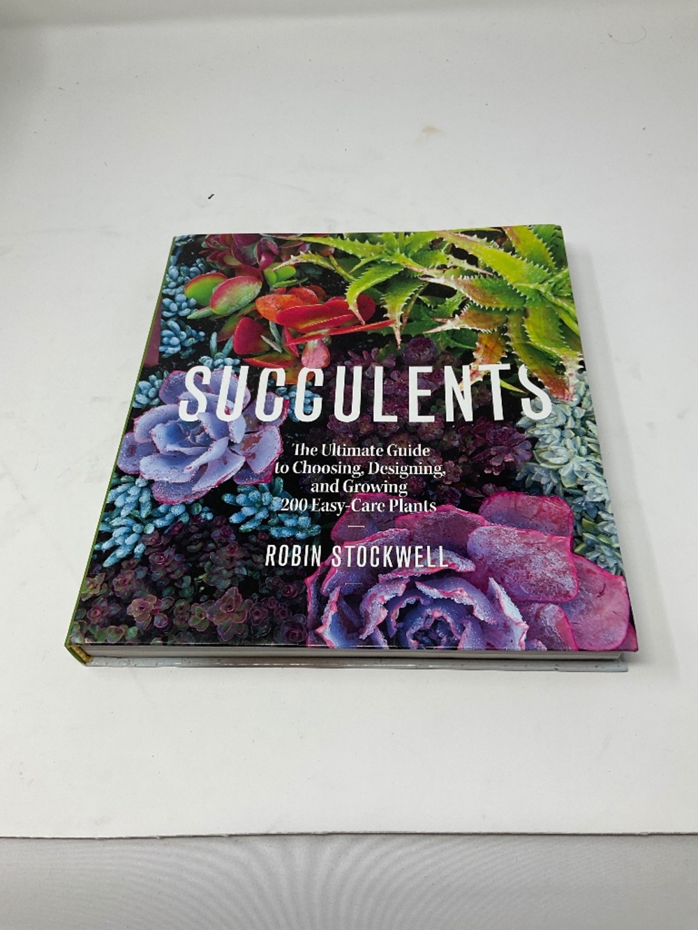 Book - Succulents The ultimate guide. B160